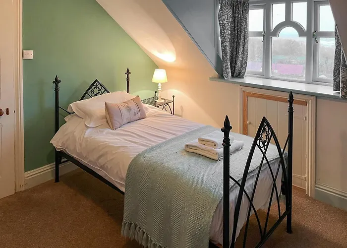 Sheen Robin Hood's Bay